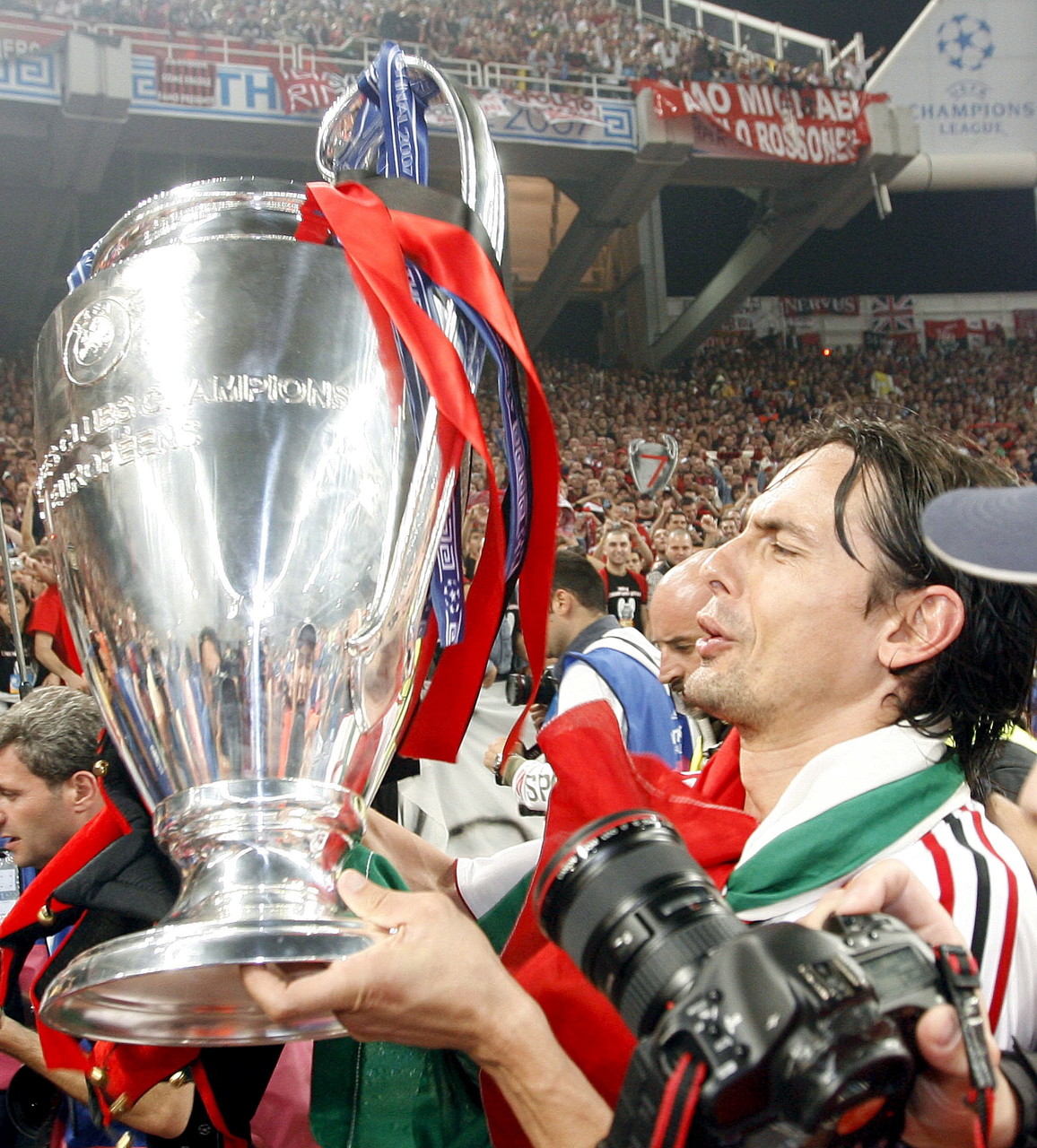 赛场背后的 赛场背后的