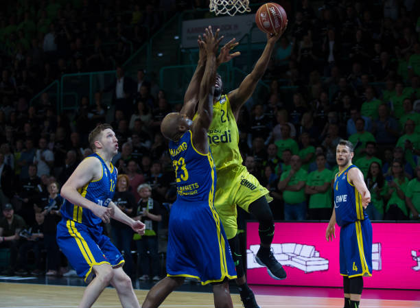 连续三场不 连续三场不